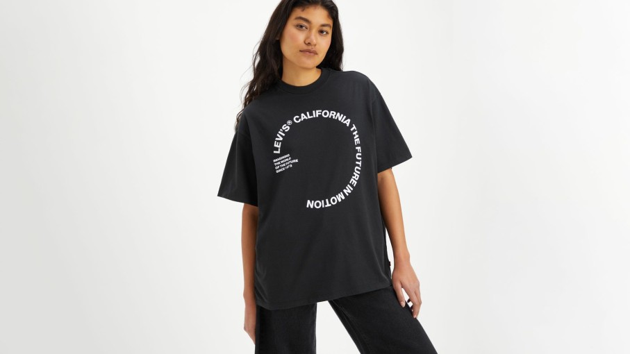 Dam Levi's  | Short Stack T-Shirt Med Tryck Minimal Sport Future In Motion Caviar - Svart